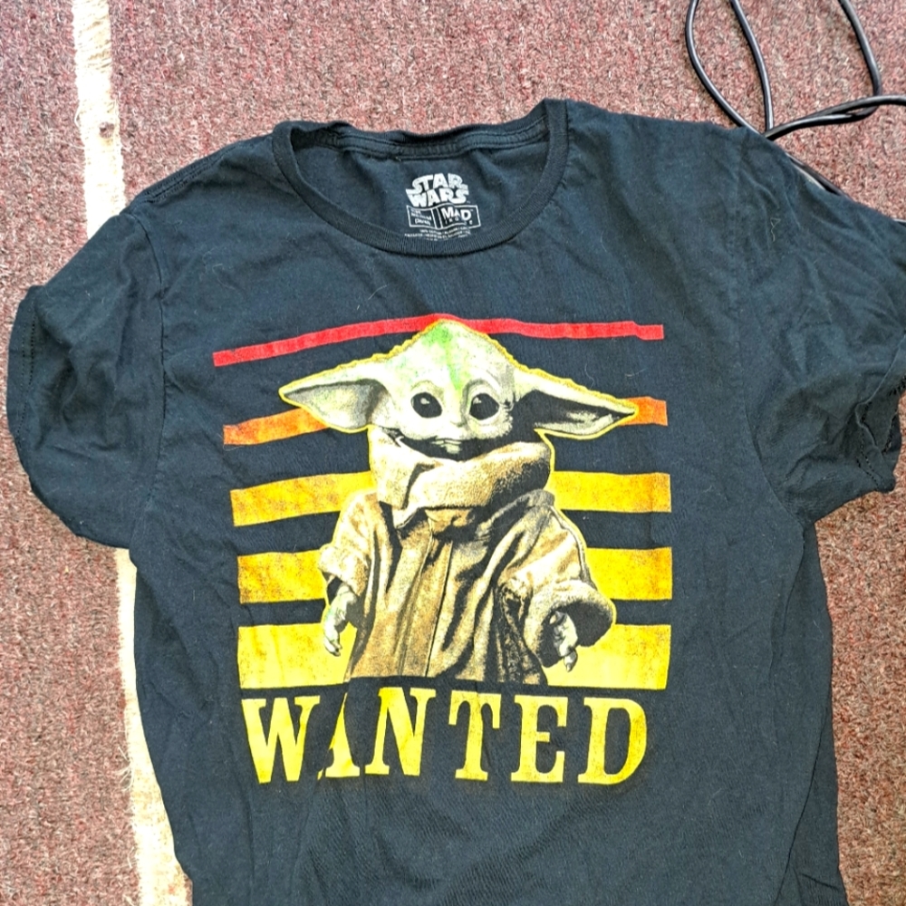 STAR WARS T-SHIRT MADALORIAN WANTED BABY YODA